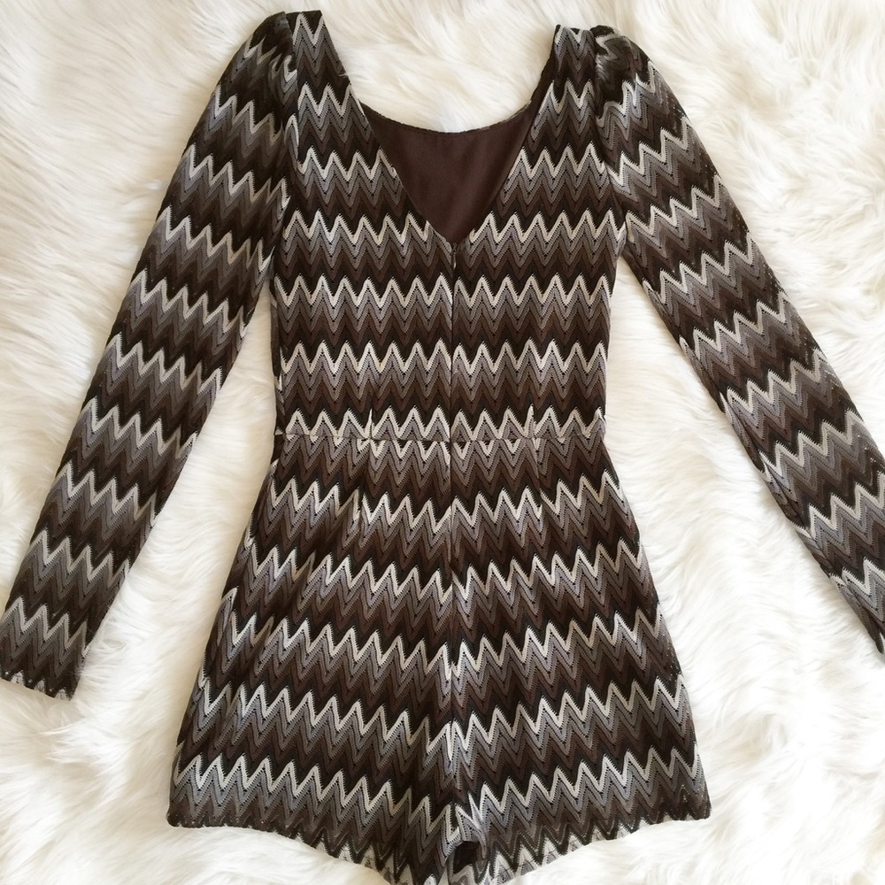 AKIRA Black Label Long Sleeve Shorts Romper - Picture 4 of 8